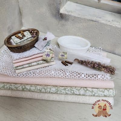 DIY pakket – mandje met linnengoed (1:12)