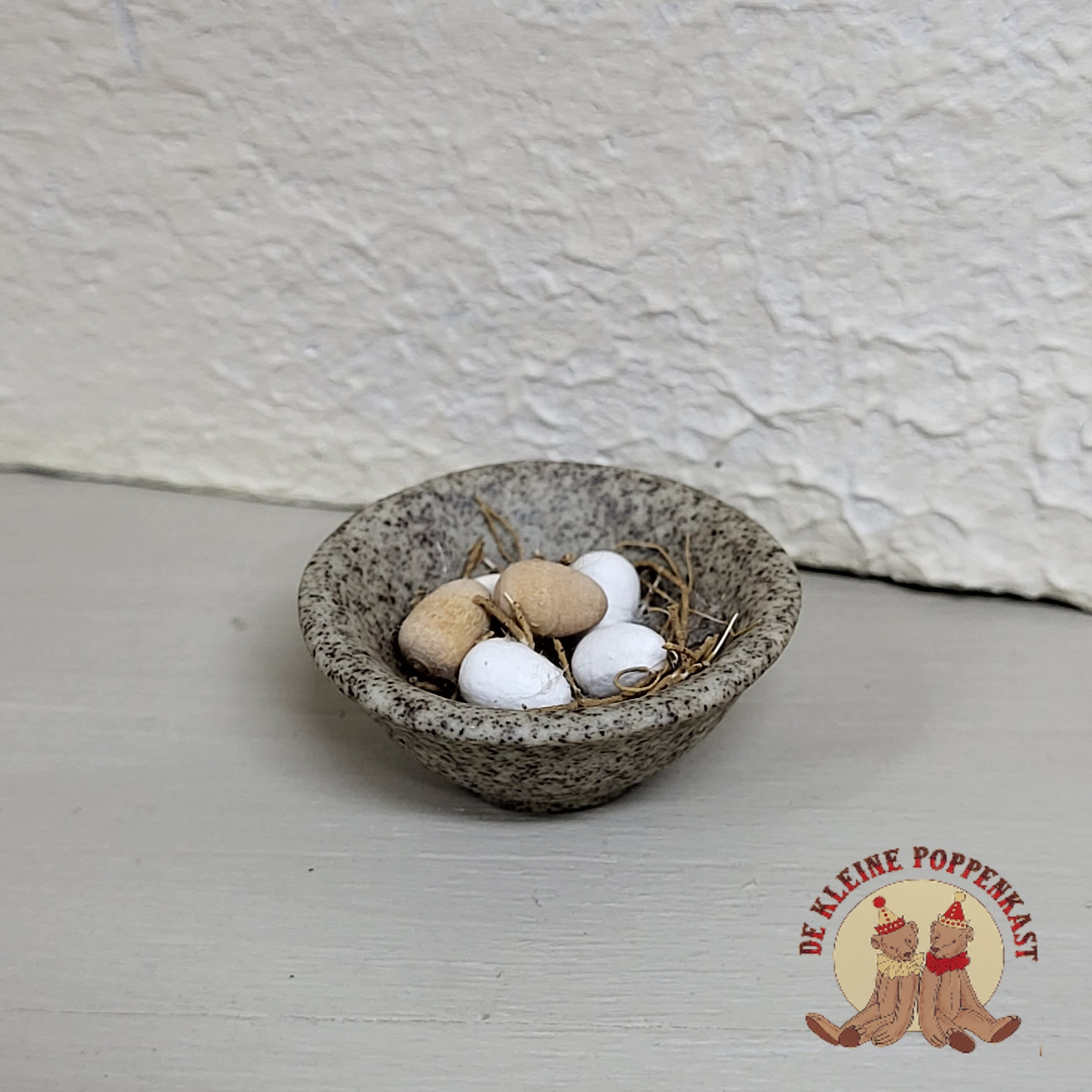 Aardewerk kommetje met zes eieren - 1:12