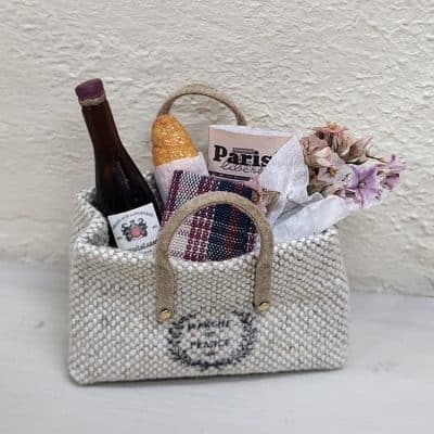 Gevulde miniatuur Franse markttas voor poppenhuis – 1:12