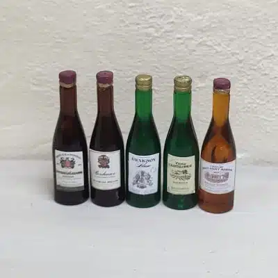 Miniatuur wijnfles met wijnetiket voor poppenhuis – 1:12