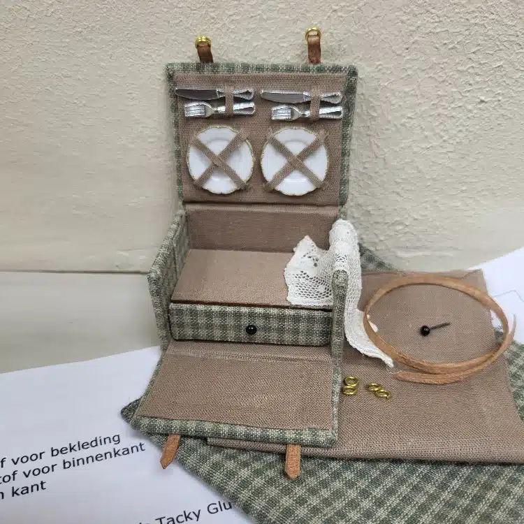 DIY picknickkoffer voor poppenhuis - 1:12