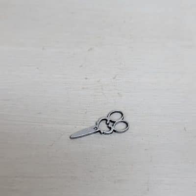 Miniatuur borduurschaartje voor poppenhuis - 1:12