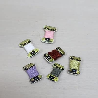 et van 6 miniatuur garenkaartjes voor poppenhuis - 1:12