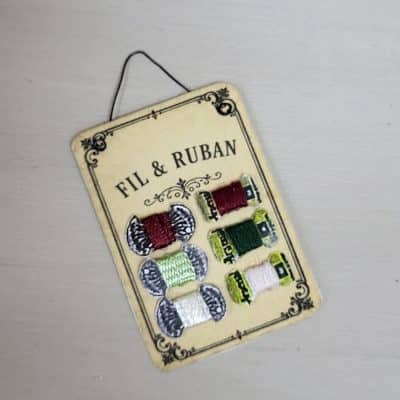Miniatuur garenkaart Fil & Ruban met garen en lint - 1:12
