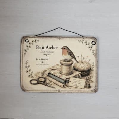 Miniatuur wandbord Petit Atelier voor naaikamer - 1:12