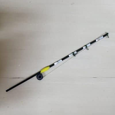Miniatuur vishengel met dobber voor poppenhuis - 1:12